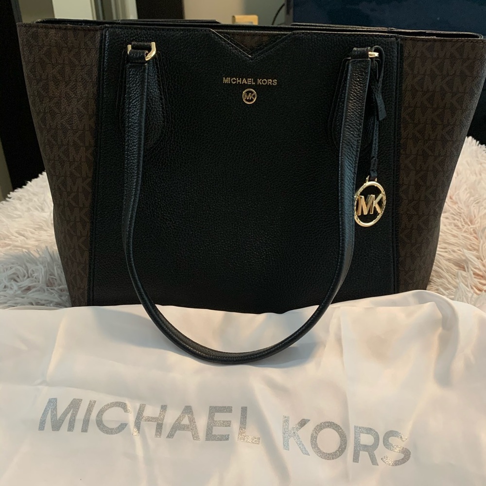 Michael Kors Mae Medium Pebbled Leather Tote